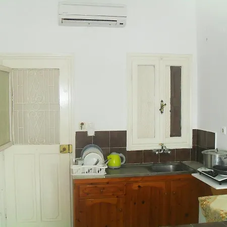 Klimis Lägenhetshotell Myrties